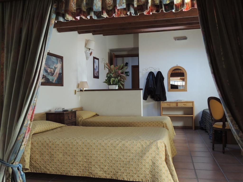 Country Relais I Due Laghi Villa Anguillara Sabazia Oda fotoğraf